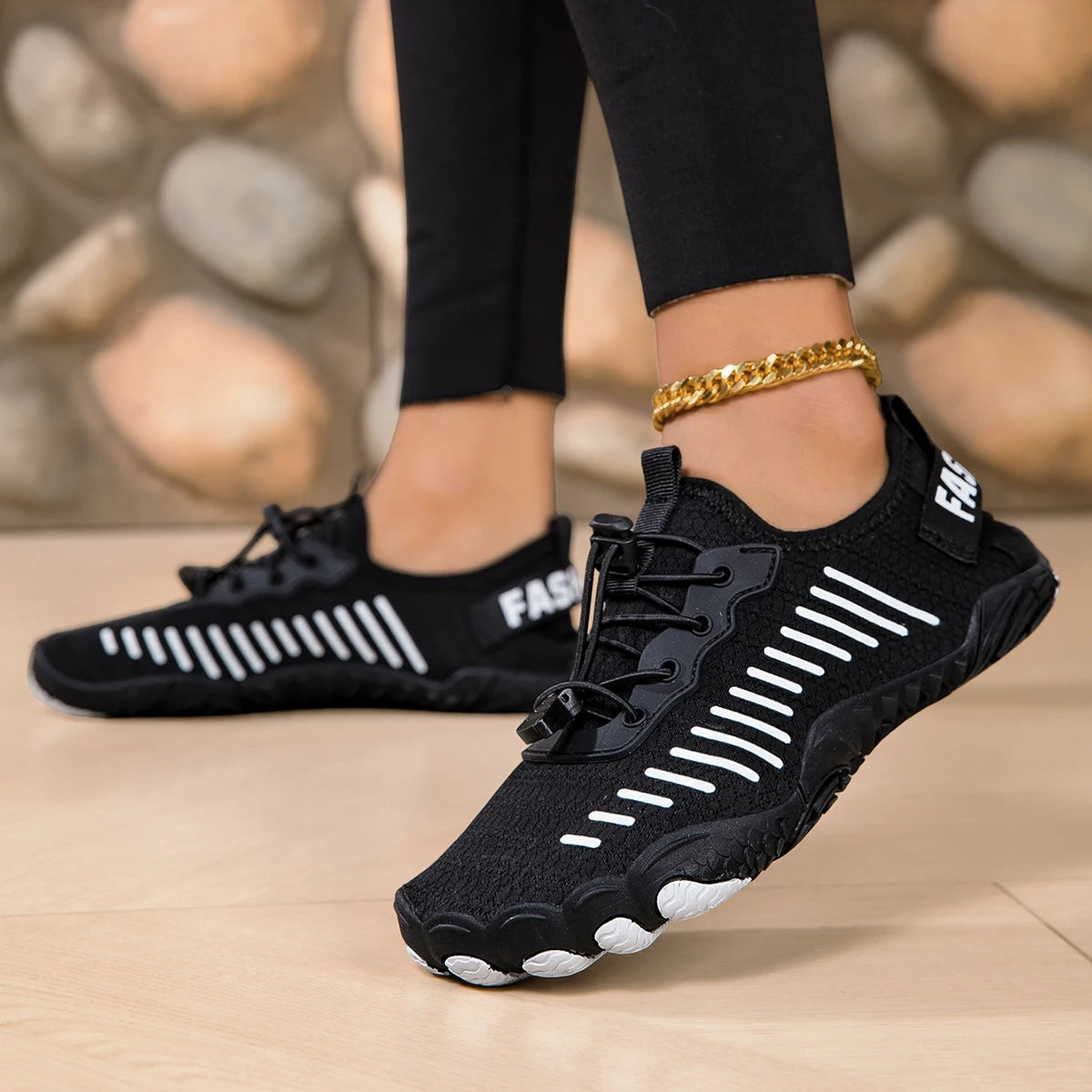 Women Barefoot Water Shoes Quick Dry Five Fingers Beach Aqua Sneakers Breathable Mesh Non Slip Lightweight Quick Lacing Swimming Surfing Yoga River Trekking Outdoor Sports Footwear 2026 New