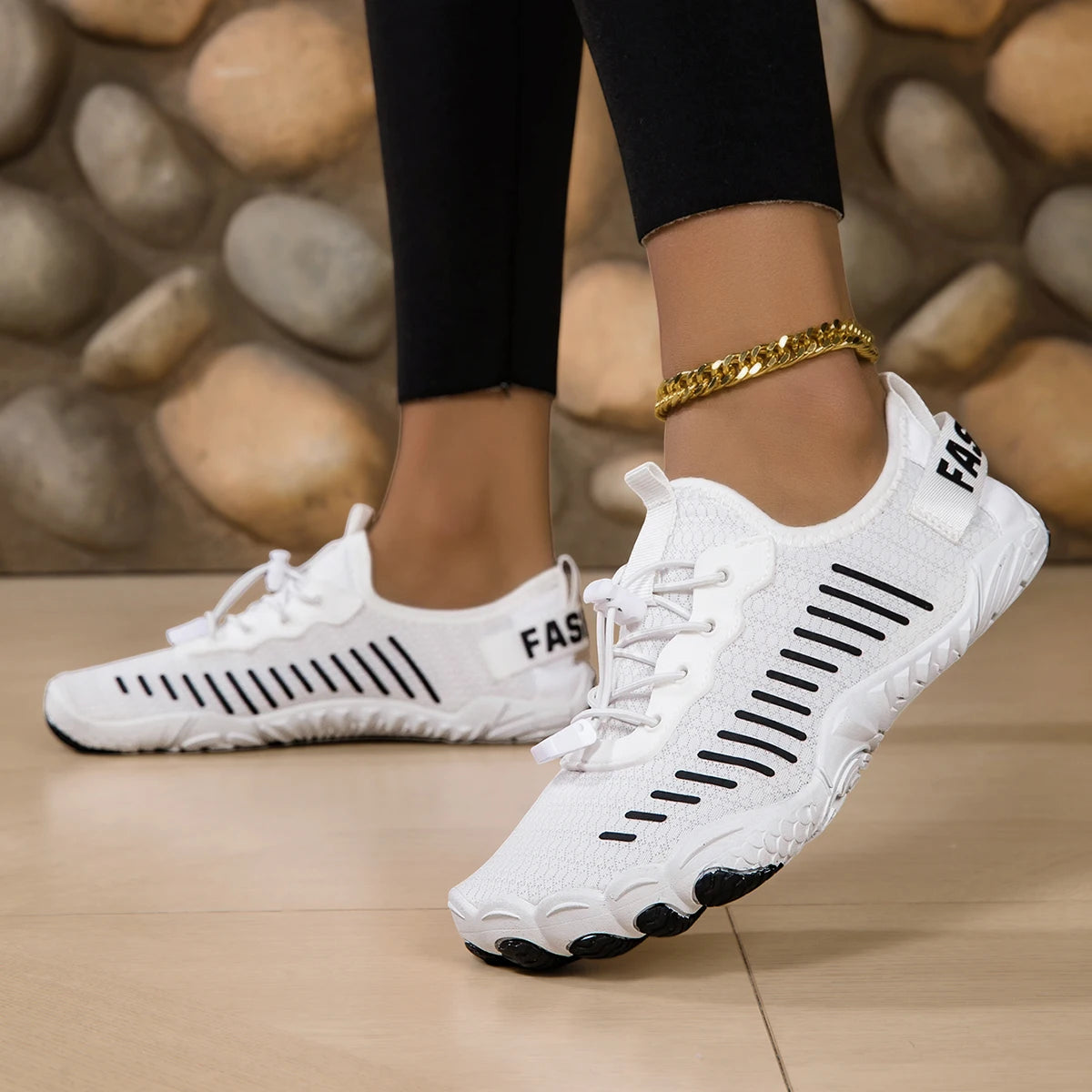 Women Barefoot Water Shoes Quick Dry Five Fingers Beach Aqua Sneakers Breathable Mesh Non Slip Lightweight Quick Lacing Swimming Surfing Yoga River Trekking Outdoor Sports Footwear 2026 New