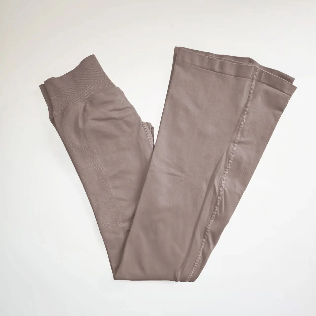 Unlock seamless fitness freedom with leggings that sculpt your silhouette.